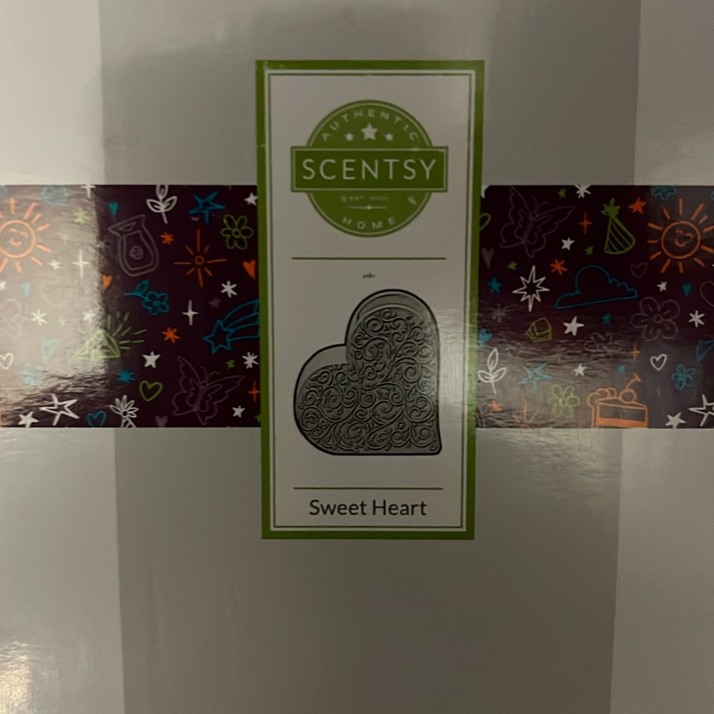 Scentsy Sweet Heart warmer
